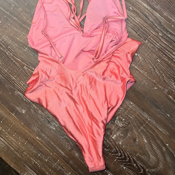 SOLD Tularosa Akila One Piece - Picture 5 of 6